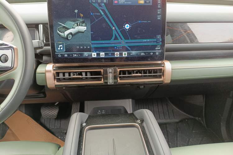 Used iCAR 03 2024 501km Two-Wheel Drive Long-Range Yuechao Edition Audio And AC Panel