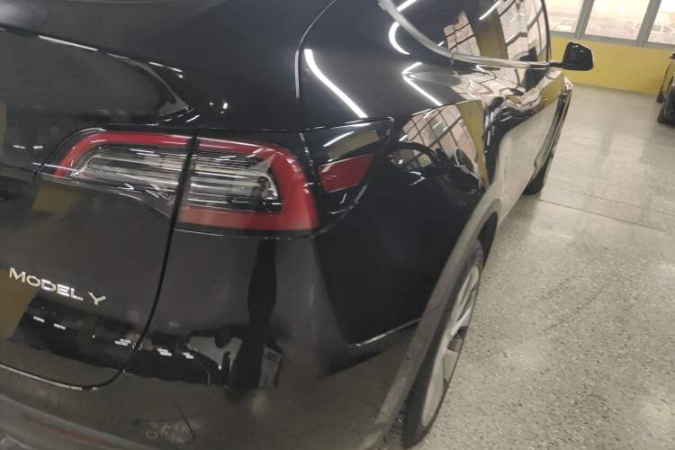 Used Tesla Model Y 2024 Long-Range All-Wheel-Drive Version Right Rear Taillight