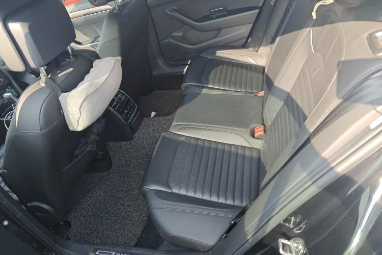 Used Volkswagen Magotan 2019 330TSI DSG Luxury Model China V Standard Left Rear Seat