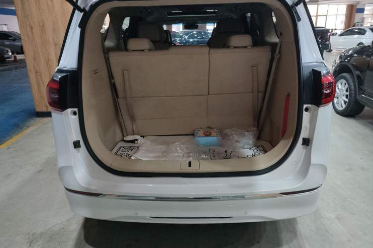 Used Buick GL8 2022 ES Landtrek 653T Luxury Edition Trunk