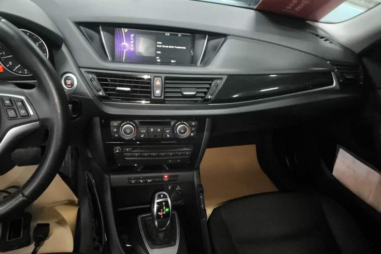 Used BMW X1 2015 sDrive18i Leading Edition
