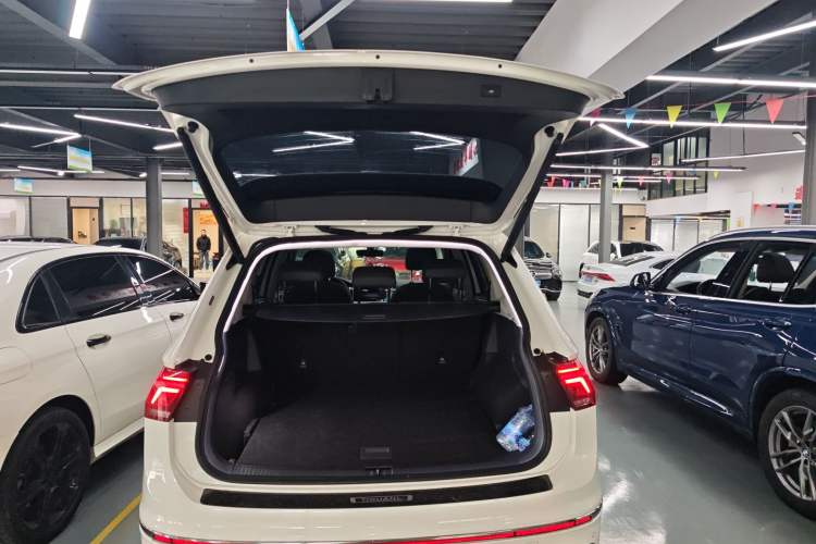 Used Volkswagen Tiguan L 2022 330TSI Automatic Two-Wheel Drive R-Line Enhanced Edition