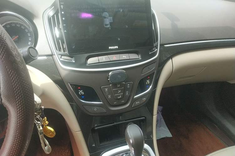 Used Buick Regal 2014 2.0L Leading Fashion Edition Audio And AC Panel