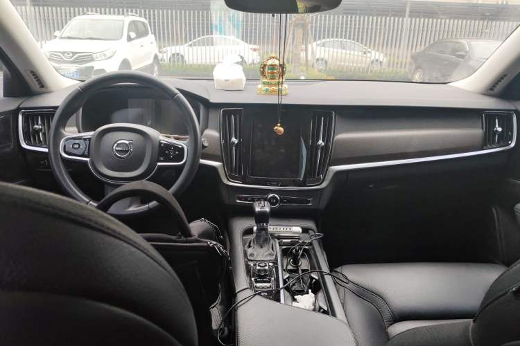 Used Volvo V90 2020 Facelifted Cross Country T5 AWD Zhiyuan Edition
