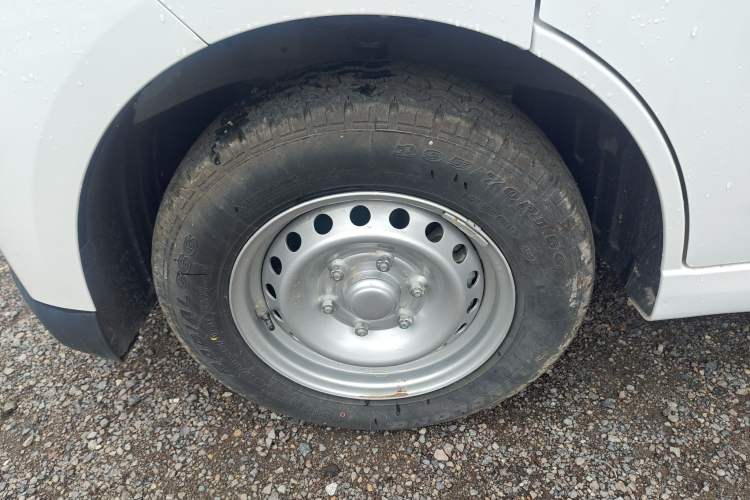 Used Wuling Yangguang 2024 300KM Comfort Version Passenger Van 75kW