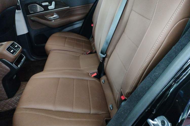 Used Mercedes-Benz GLE 2024 Refreshed GLE 350 4MATIC Stylish Edition Left Rear Seat