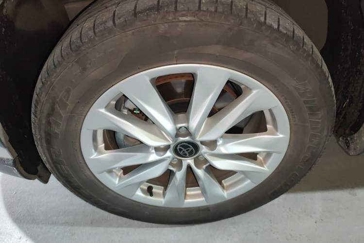 Used Toyota Corolla Cross 2023 2.0L Pioneer Edition Left Front Wheel Hub