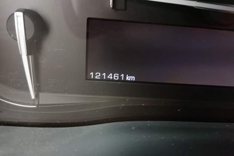 Used Cadillac XT5 2016 25T Luxury Model Odometer Close Up