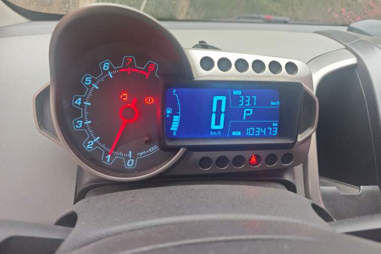 Used Chevrolet Aveo Sonic 2011 Sedan 1.6L Automatic SX