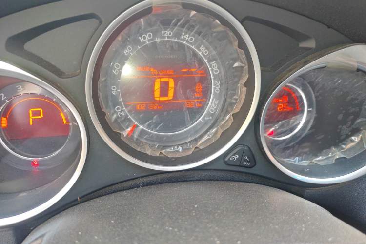 Used Citroen C4L 2014 1.6THP Intelligent Drive Automatic Dynamic Model Odometer Close Up