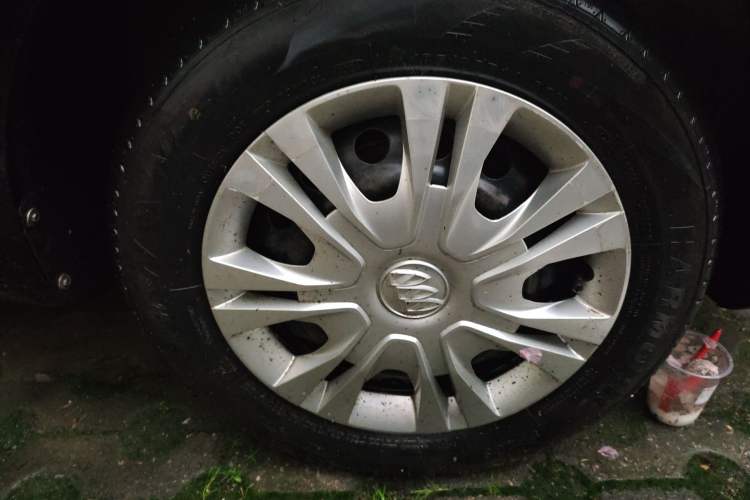 Used Buick Excelle 2015 1.5L Automatic Classic Model Right Front Wheel Hub