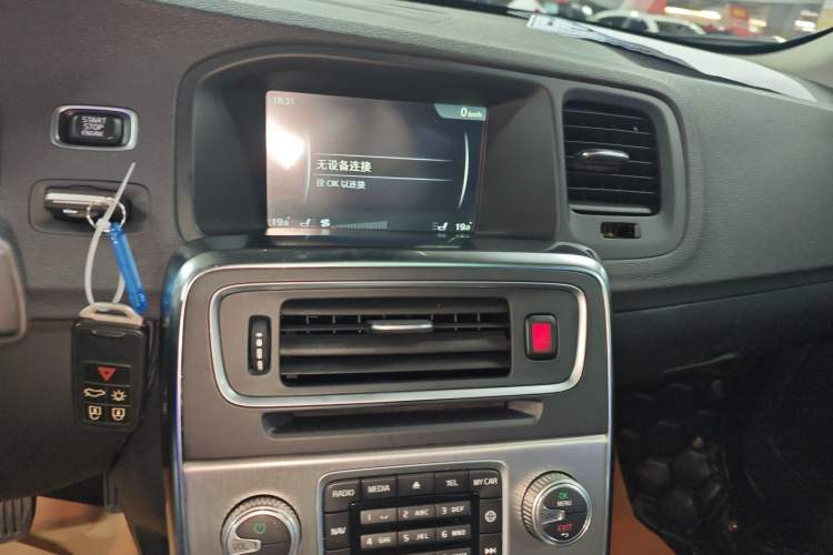 Used Volvo S60 2014 S60L 2.0T Zhiyuan Edition
