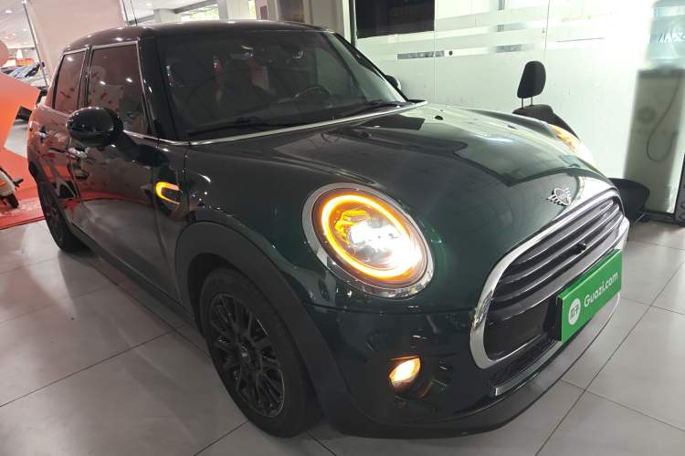 Used MINI 2018 1.5T COOPER Classic Edition Five-Door Version Front Right 45 Deg