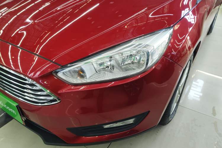 Used Ford Focus 2018 Sedan Classic 1.6L Automatic Trendy SmartDrive Edition
