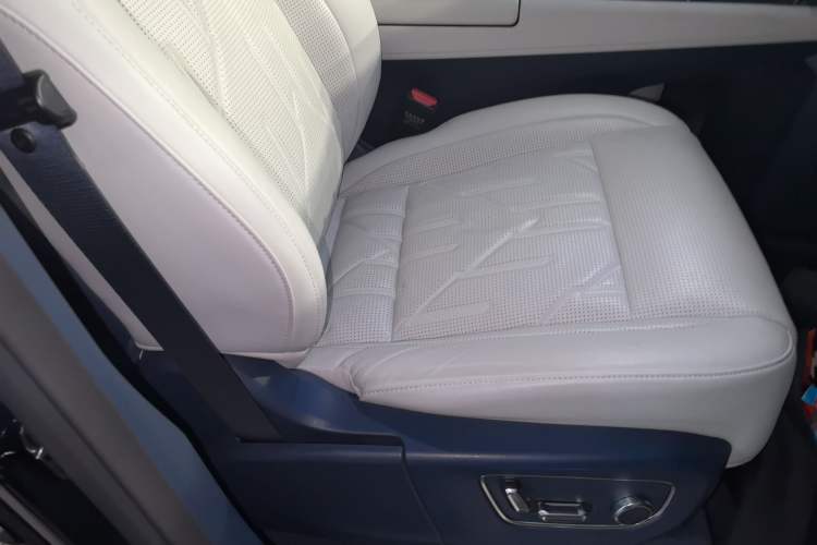 Used Zeekr 009 2024 7-Seater Walk-Through Version Four-Wheel Drive 108 kWh
