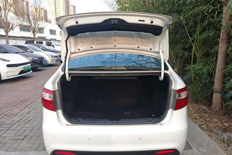 Used Kia K2 2012 Sedan 1.4L MT GLS Commemorative Edition
