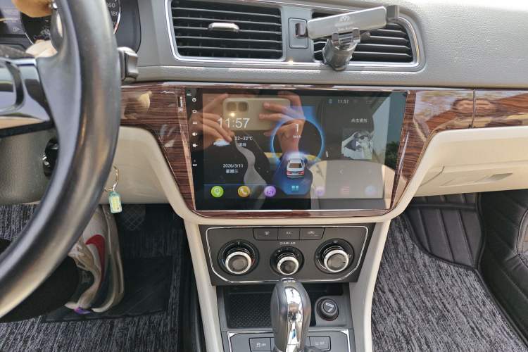 Used Volkswagen Gran Lavida 2015 230TSI DSG Comfort Edition
