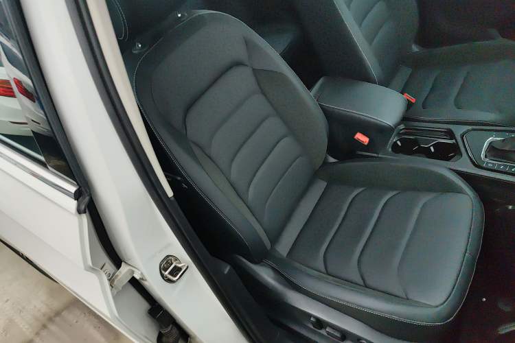 Used Volkswagen Tiguan L 2019 Revised 330TSI Automatic Two-Wheel Drive Smart & Luxury Edition China VI Standard
