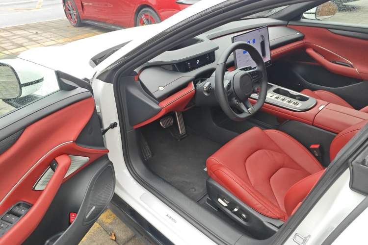 Used Xiaomi Auto SU7 2024 Four-Wheel Drive Ultra-Long Range Advanced Intelligent Driving Max Edition Driver Seat