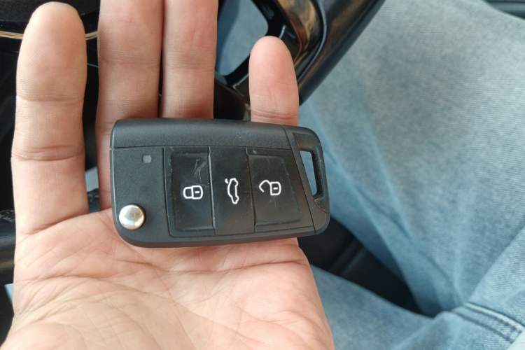 Used Volkswagen Touran 2016 Volkswagen Touran L 280TSI DSG Comfort Edition Vehicle Key