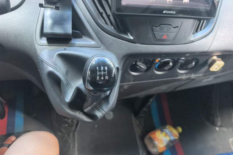 Used Ford Transit 2019 2.0T Diesel Business & Travel Mid-Drive Mid-Roof 7-Seater China VI Standard