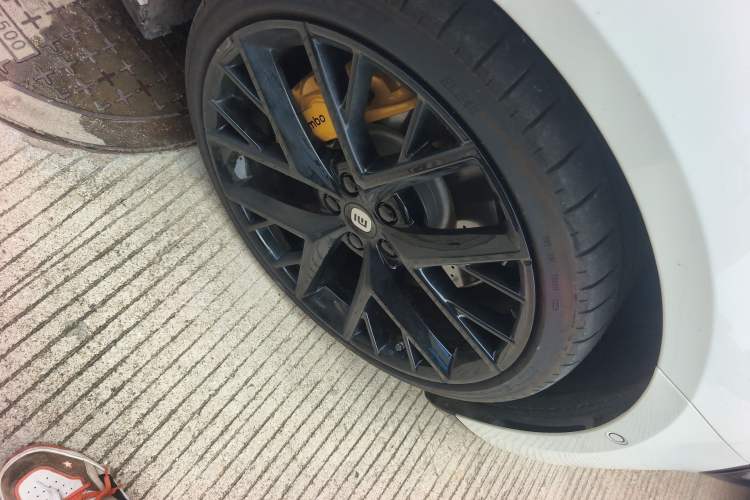 Used Xiaomi Auto SU7 2024 Four-Wheel Drive Ultra-Long Range Advanced Intelligent Driving Max Edition Right Front Wheel Hub