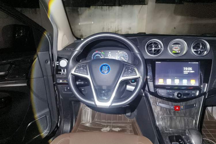 Used BYD Tang New Energy 2017 2.0T All-Wheel Drive Hyatt Model
