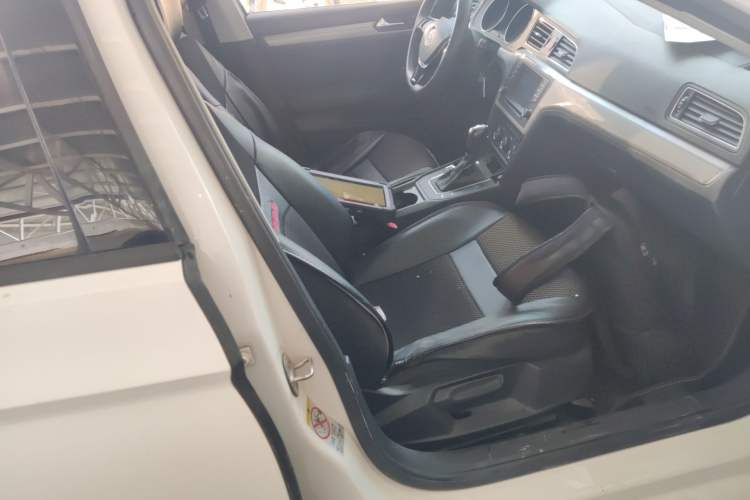 Used Volkswagen Lamando 2015 230TSI DSG Fashion Edition