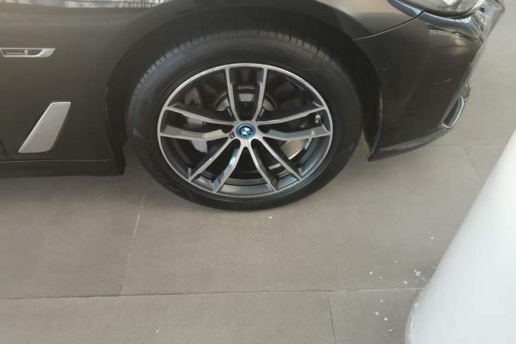 Used BMW 5 Series New Energy 2021 535Le Pioneer Edition M Sport Package Right Front Wheel Hub