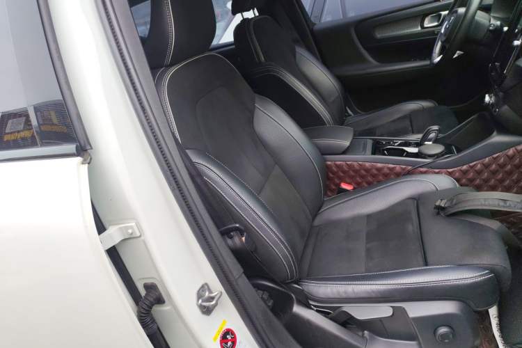 Used Volvo XC40 2021 T4 Four-Wheel Drive Smart & Sporty Edition
