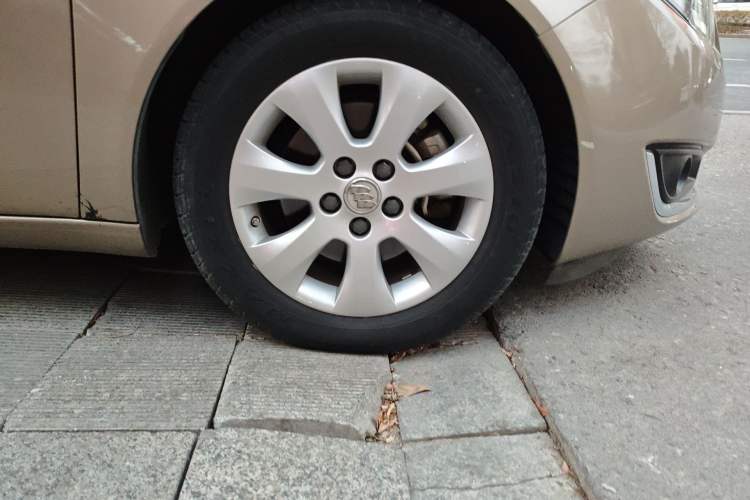 Used Buick Regal 2015 1.6T Leading Technology Model Right Front Wheel Hub