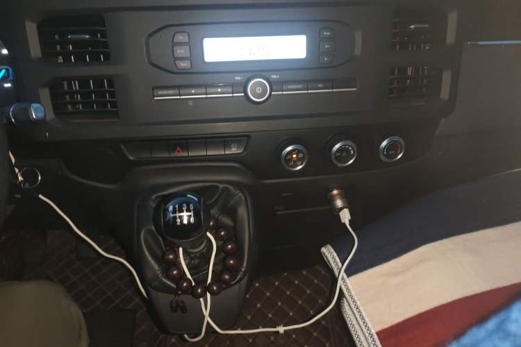 Used JMC Fushun 2022 2.0T Manual Multi-Function Passenger Vehicle Mid-Range High Roof 6-7 Seats
