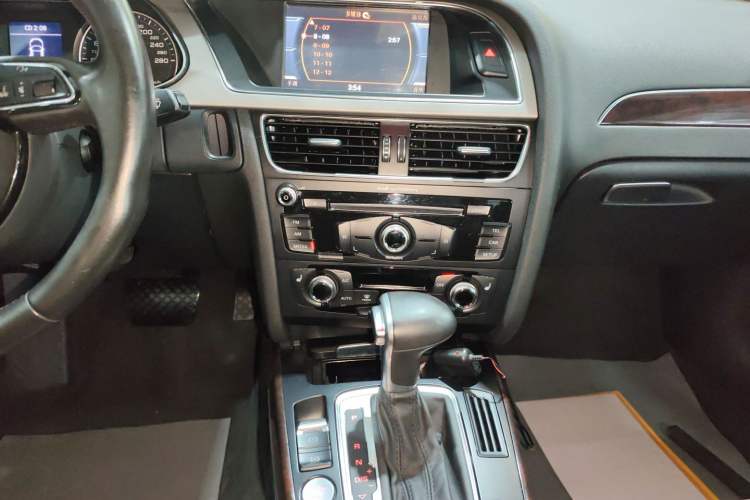 Used Audi A4L 2016 35 TFSI Collection Edition S line Comfort Model Audio And AC Panel