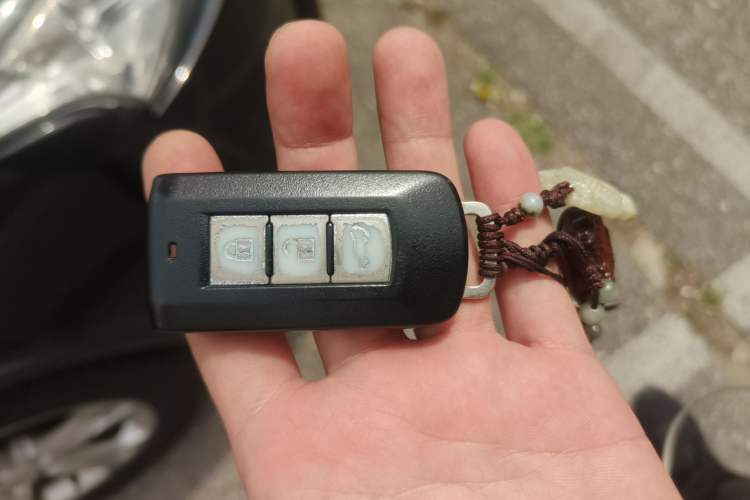 Used Mitsubishi Outlander 2014 2.4L 4x4 Deluxe Value Edition 5 Seats Vehicle Key