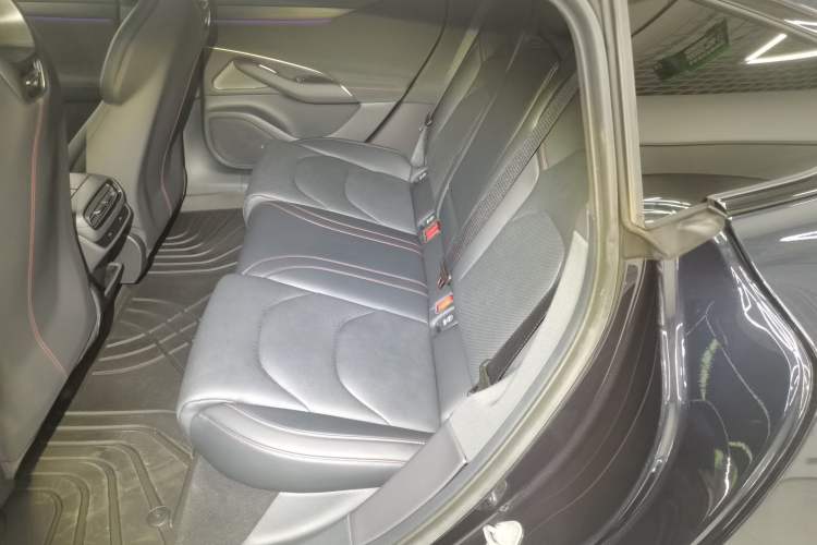 Used Xiaomi Auto SU7 2024 Four-Wheel Drive Ultra-Long Range Advanced Intelligent Driving Max Edition
