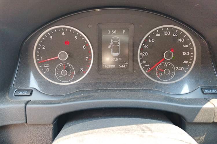 Used Volkswagen Tiguan 2015 1.8TSI Automatic Two-Wheel Drive Trend Edition Odometer Close Up