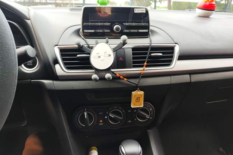 Used Mazda 3 Axela 2016 Sedan 1.5L Automatic Comfort Model