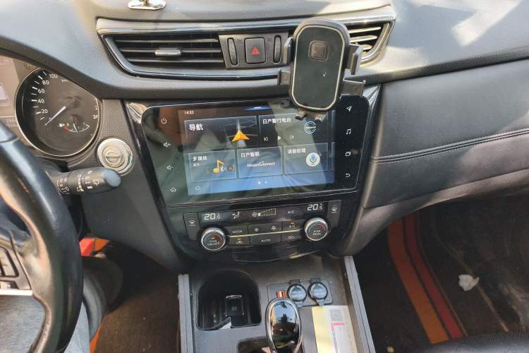 Used Nissan X-Trail 2019 2.0L CVT Smart Connect Comfort Edition 2WD Audio And AC Panel