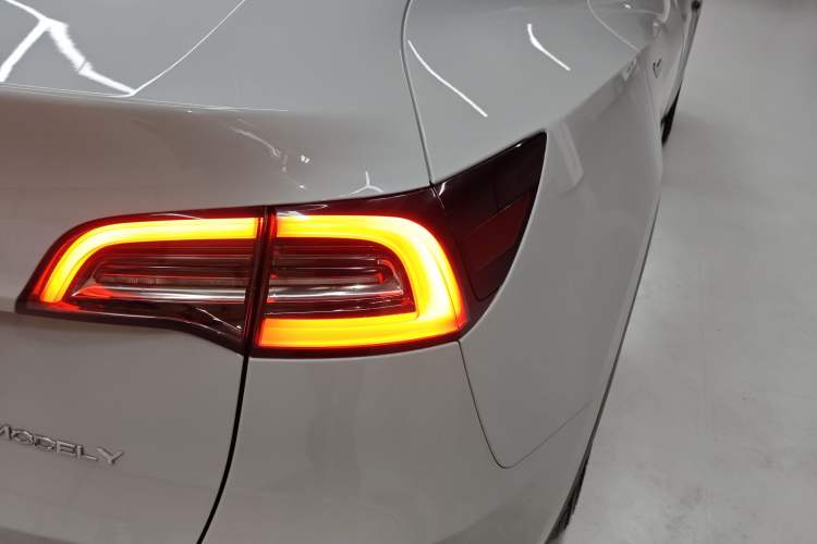 Used Tesla Model Y 2021 Long-Range All-Wheel-Drive Version 3D7