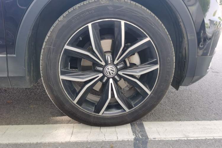 Used Volkswagen Tiguan L 2019 380TSI Automatic All-Wheel Drive Luxury Edition with 7 Seats China VI Standard Right Front Wheel Hub