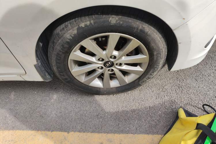 Used Hyundai Mistra 2014 1.8L Manual Comfort GL Model Right Front Wheel Hub