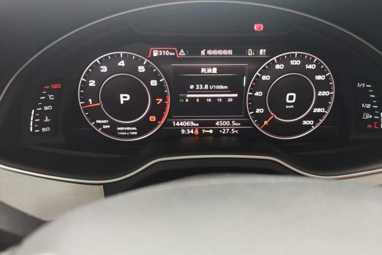 Used Audi Q7 2018 40 TFSI S line Sport Edition Odometer Close Up