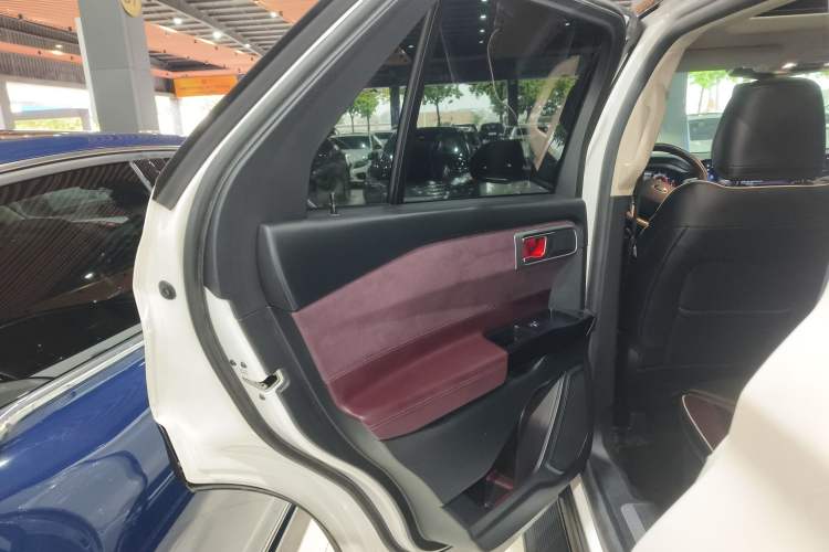 Used Ford Explorer 2023 EcoBoost 285 Four-Wheel Drive Titanium Edition 6 Seats