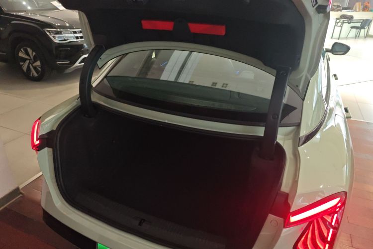 Used Hongqi EH7 2025 690 Smart Selection Edition
