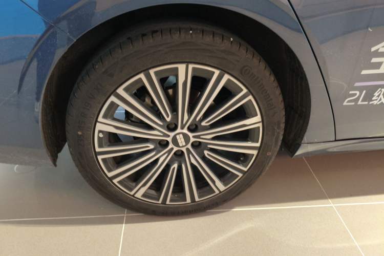 Used Geely Galaxy A7 2025 Model EM-i 150km Starship Edition Right Rear Wheel Hub