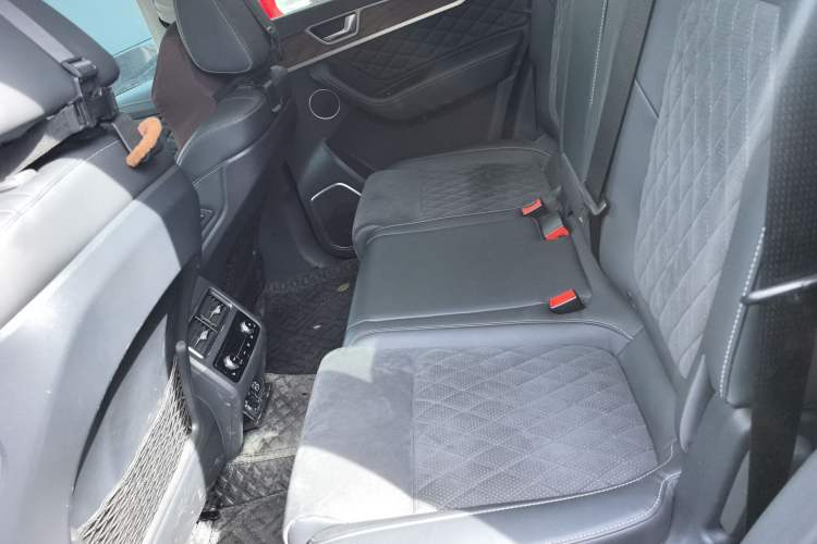 Used Hongqi HS7 2022 3.0T Automatic All-Wheel Drive ZhiLian Flagship Edition Five Seats Left Rear Seat