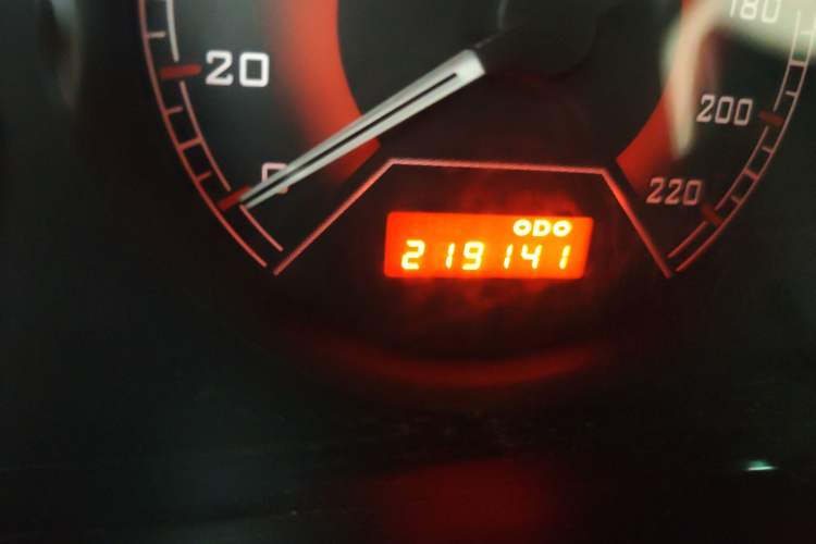 Used Soueast V3 Lingyue 2013 Revised Version 1.5L Manual – Affordable Edition Odometer Close Up