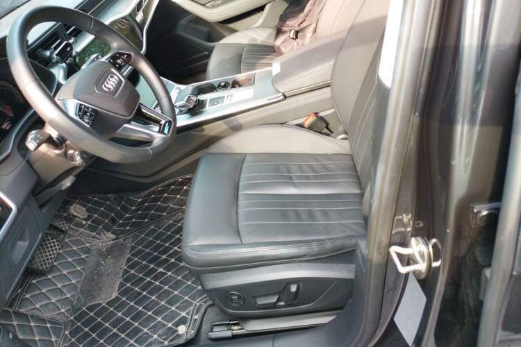 Used Audi A6 2022 allroad quattro Explorer 55 TFSI Prestige Off-Road Model
