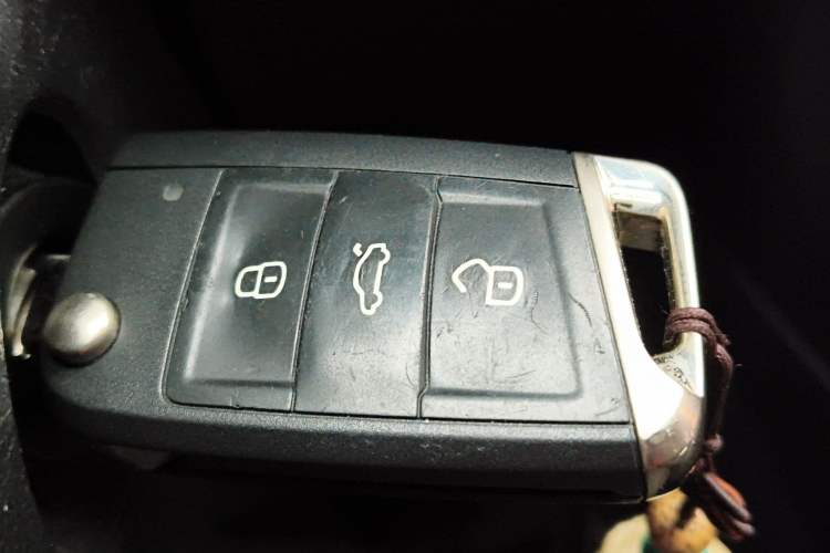 Used Volkswagen Golf 2017 1.6L Automatic Comfort Million-Vehicle Anniversary Edition
