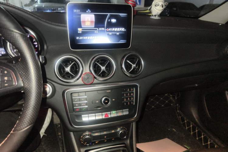 Used Mercedes-Benz GLA 2018 GLA 200 Fashion Model Audio And AC Panel